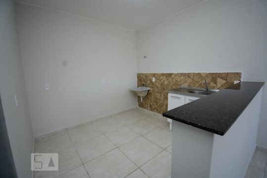 Cozinha e Área de Serviço de apartamento para alugar com 2 quartos, 50m² em Samambaia Sul (samambaia), Brasília