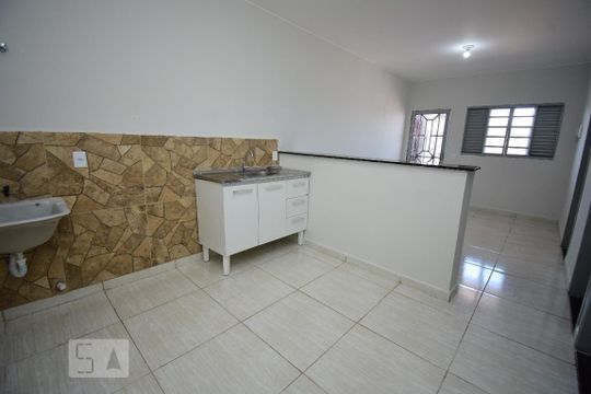 Cozinha e Área de Serviço de apartamento para alugar com 2 quartos, 50m² em Samambaia Sul (samambaia), Brasília