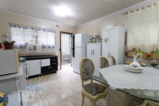 Cozinha de casa à venda com 2 quartos, 150m² em Jardim Teresa, São Paulo