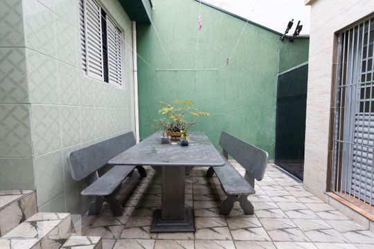 Quintal de casa à venda com 2 quartos, 150m² em Jardim Teresa, São Paulo