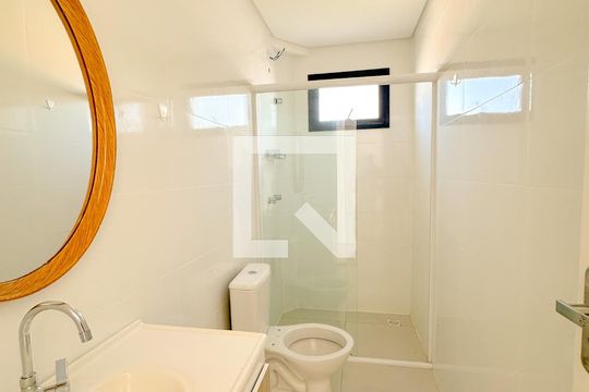 Banheiro da Suíte de apartamento para alugar com 2 quartos, 78m² em Ingleses do Rio Vermelho, Florianópolis