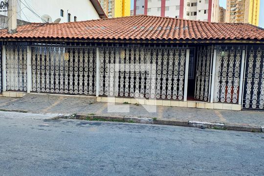 Fachada de casa à venda com 3 quartos, 200m² em Centro, Osasco