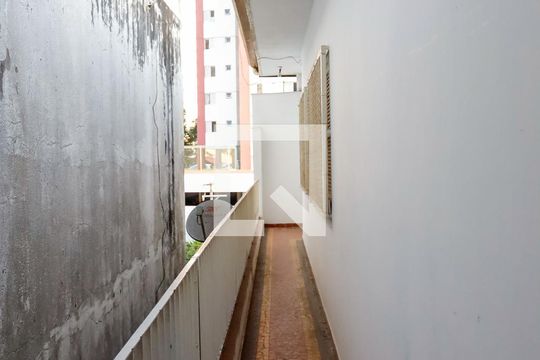 Corredor de casa à venda com 3 quartos, 200m² em Centro, Osasco