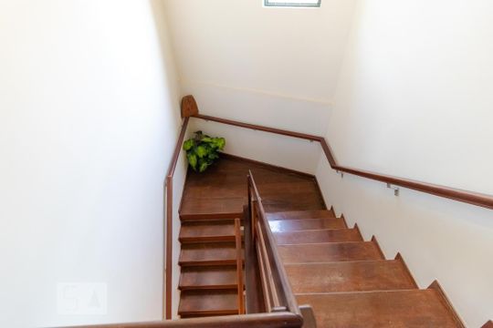 Escada de casa à venda com 5 quartos, 247m² em Jardim Nilópolis, Campinas