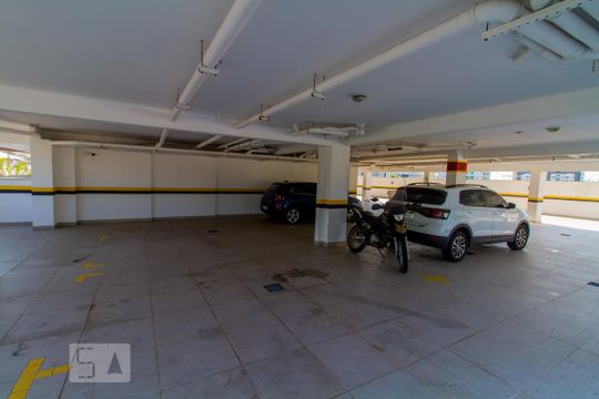 Garagem 2 Vagas de apartamento para alugar com 2 quartos, 60m² em Coqueiros, Florianópolis