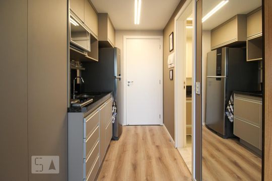 Cozinha de kitnet/studio para alugar com 1 quarto, 28m² em Indianópolis, São Paulo