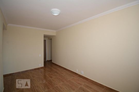 Sala de apartamento para alugar com 1 quarto, 70m² em Méier, Rio de Janeiro