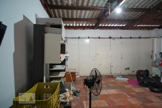 Garagem coberta de casa à venda com 4 quartos, 140m² em Bairro Fátima, Canoas