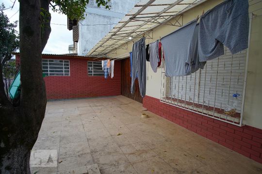 Pátio de casa à venda com 4 quartos, 140m² em Bairro Fátima, Canoas