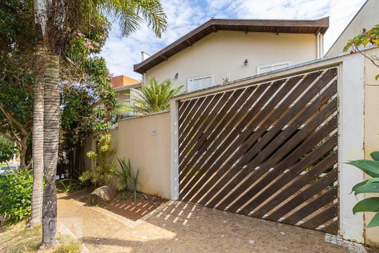 Fachada de casa de condomínio para alugar com 4 quartos, 300m² em Loteamento Caminhos de São Conrado (sousas), Campinas