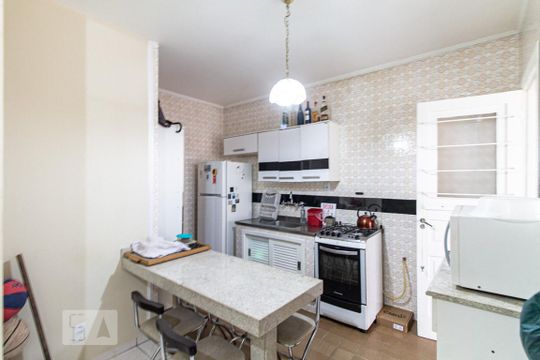 Sala e Cozinha de apartamento para alugar com 1 quarto, 55m² em Santa Cecília, Porto Alegre