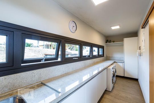 Lavanderia de casa de condomínio à venda com 4 quartos, 500m² em Vila Nova, Porto Alegre
