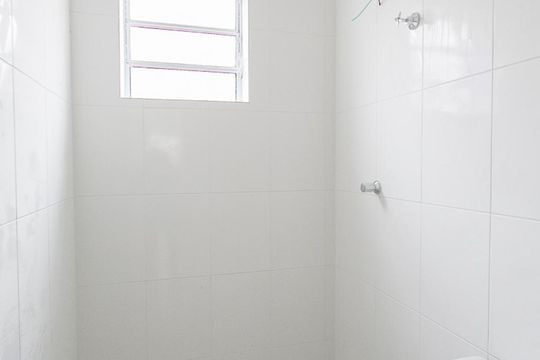 Banheiro de casa de condomínio para alugar com 1 quarto, 40m² em Chácara Mafalda, São Paulo