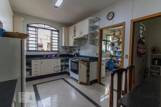 Cozinha de apartamento à venda com 3 quartos, 180m² em São Lucas, Belo Horizonte