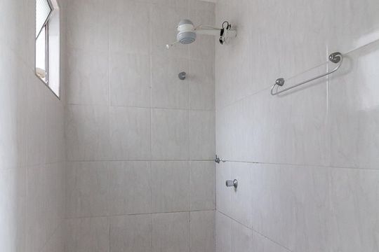 Banheiro de apartamento para alugar com 1 quarto, 45m² em Parque Continental I, Guarulhos