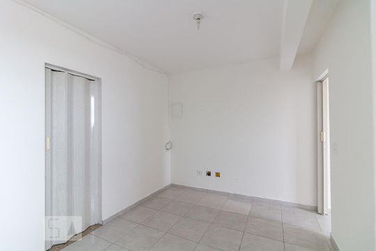 Sala de apartamento para alugar com 1 quarto, 45m² em Parque Continental I, Guarulhos