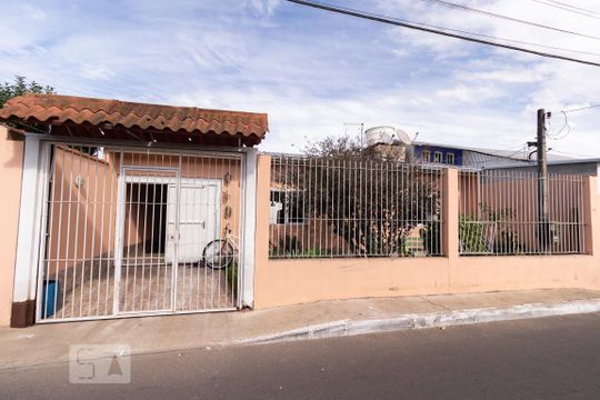 Fachada de casa à venda com 3 quartos, 100m² em Rio Branco, Canoas