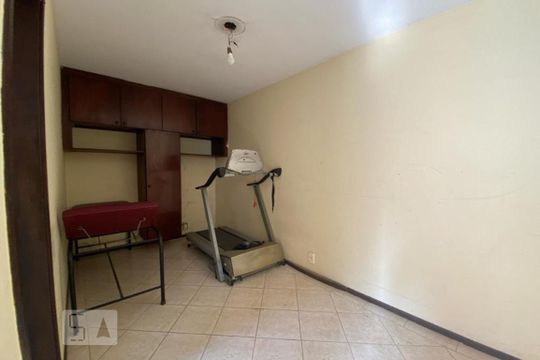 Quarto de Serviço de casa para alugar com 4 quartos, 420m² em Vila Inah, São Paulo
