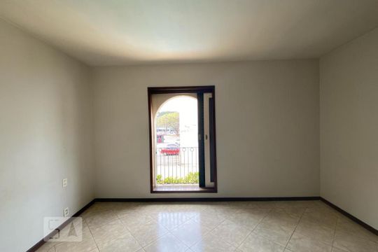 Suíte 1 de casa para alugar com 4 quartos, 420m² em Vila Inah, São Paulo