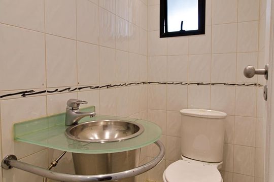 Lavabo de apartamento para alugar com 1 quarto, 65m² em Vila Suzana, São Paulo