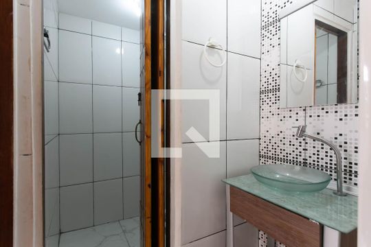 Banheiro  de apartamento para alugar com 2 quartos, 56m² em Conjunto Residencial José Bonifácio, São Paulo