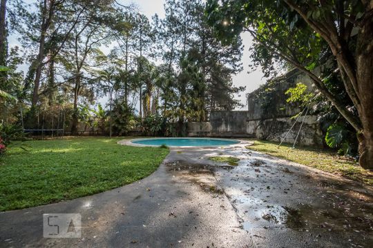 Quintal  de casa à venda com 4 quartos, 1300m² em Chácara Monte Alegre, São Paulo