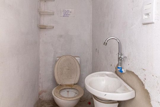 Banheiro de Serviço de casa à venda com 6 quartos, 346m² em Padroeira, Osasco