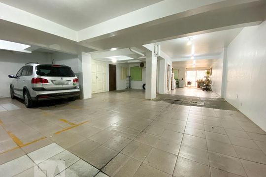 Garagem de casa à venda com 5 quartos, 640m² em Jardim do Salso, Porto Alegre