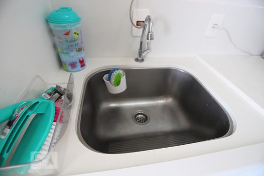 Quarto de serviço de apartamento à venda com 2 quartos, 90m² em Alphaville Empresarial, Barueri