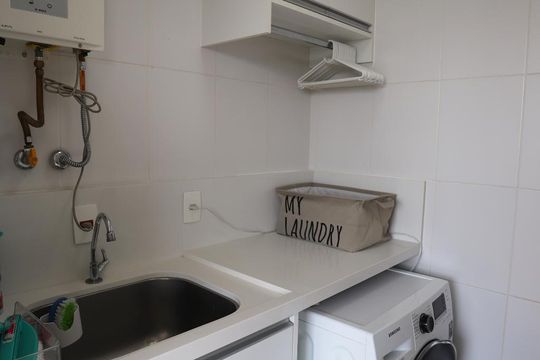 Quarto de serviço de apartamento à venda com 2 quartos, 90m² em Alphaville Empresarial, Barueri