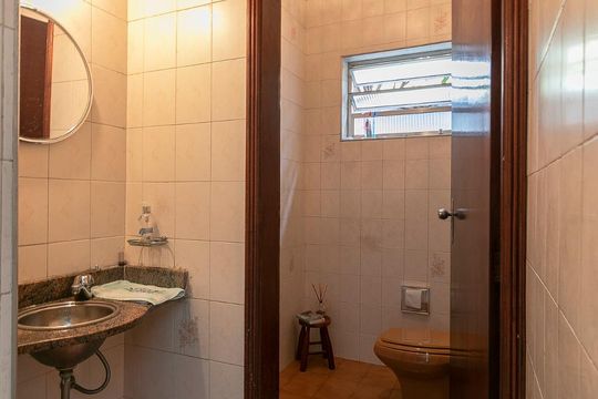 Lavabo de casa à venda com 3 quartos, 350m² em Vila Bertioga, São Paulo