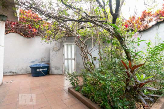 Quintal de casa à venda com 3 quartos, 350m² em Vila Bertioga, São Paulo
