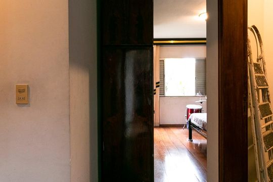 Suíte 1 de casa à venda com 3 quartos, 350m² em Vila Bertioga, São Paulo