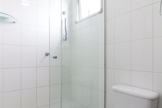 Banheiro quarto 3 suíte de apartamento para alugar com 3 quartos, 66m² em Jardim Flor da Montanha, Guarulhos
