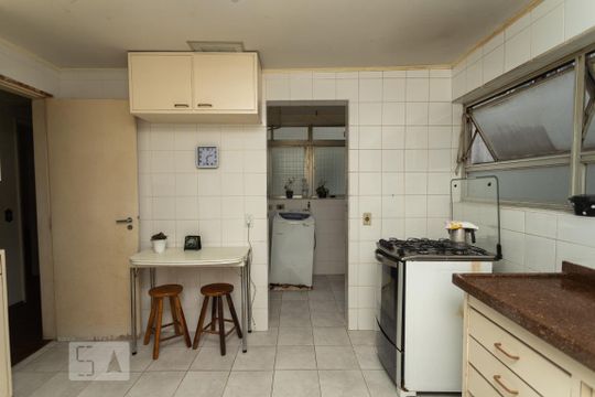 Cozinha de apartamento à venda com 2 quartos, 82m² em Vila Hamburguesa, São Paulo