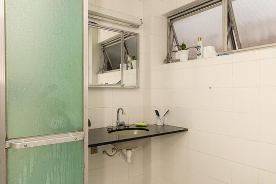Banheiro de apartamento à venda com 2 quartos, 82m² em Vila Hamburguesa, São Paulo