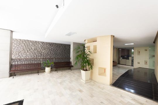 hall de de apartamento à venda com 2 quartos, 90m² em Icaraí, Niterói