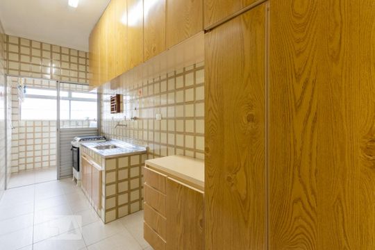 Cozinha de apartamento para alugar com 2 quartos, 56m² em Vila Nova Conceição, São Paulo