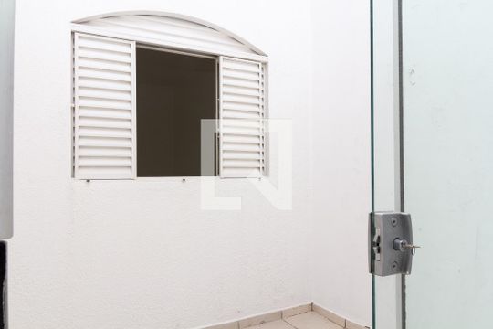 Area de Luz de casa para alugar com 2 quartos, 130m² em Jardim Gutierres, Sorocaba