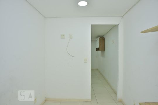 Quarto de kitnet/studio para alugar com 1 quarto, 30m² em Jacarepaguá, Rio de Janeiro