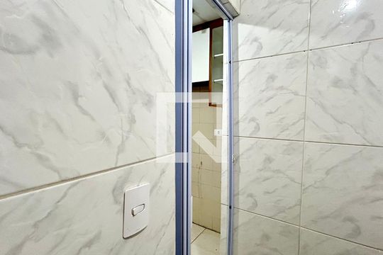 Banheiro de kitnet/studio para alugar com 1 quarto, 55m² em Vila Rosália, Guarulhos