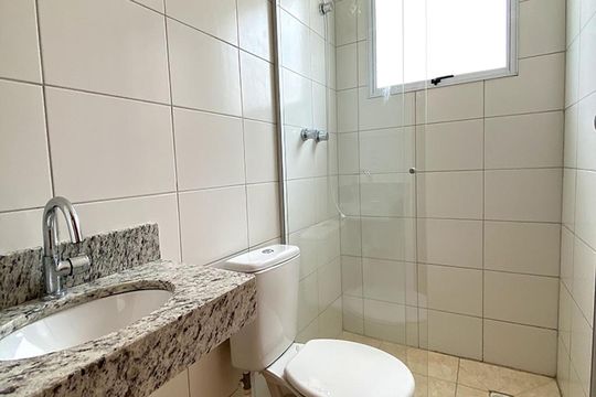 Banheiro de apartamento para alugar com 2 quartos, 45m² em Vila Rosa, Novo Hamburgo