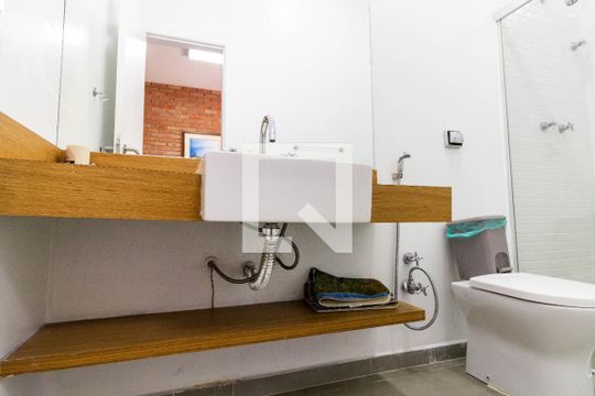 Banheiro - Quarto de casa para alugar com 4 quartos, 400m² em Sumaré, São Paulo