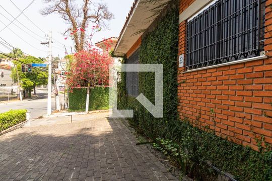 Fachada de casa para alugar com 4 quartos, 400m² em Sumaré, São Paulo