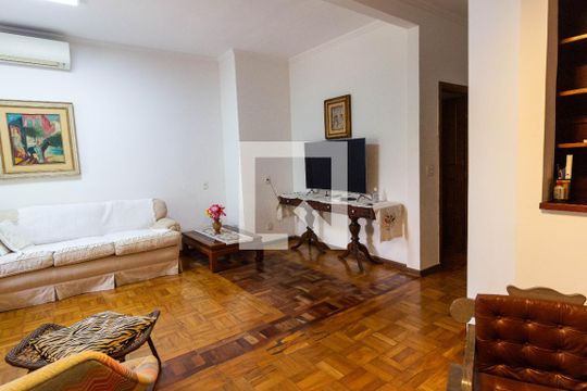 Casa para alugar com 4 quartos, 400m² em Sumaré, São Paulo