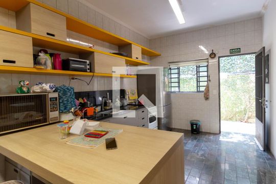 Cozinha de casa para alugar com 4 quartos, 400m² em Sumaré, São Paulo