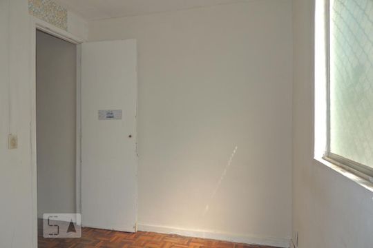 Quarto 1 de apartamento para alugar com 2 quartos, 40m² em Taquara, Rio de Janeiro