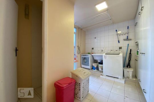 Área de Serviço de casa para alugar com 5 quartos, 412m² em Jardim Leonor, São Paulo