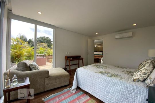 Suíte 1 de casa para alugar com 5 quartos, 412m² em Jardim Leonor, São Paulo