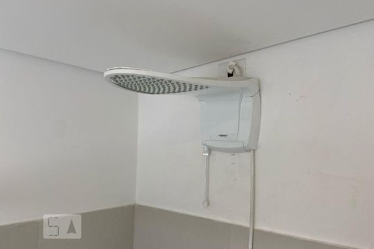 Chuveiro de casa para alugar com 5 quartos, 412m² em Jardim Leonor, São Paulo